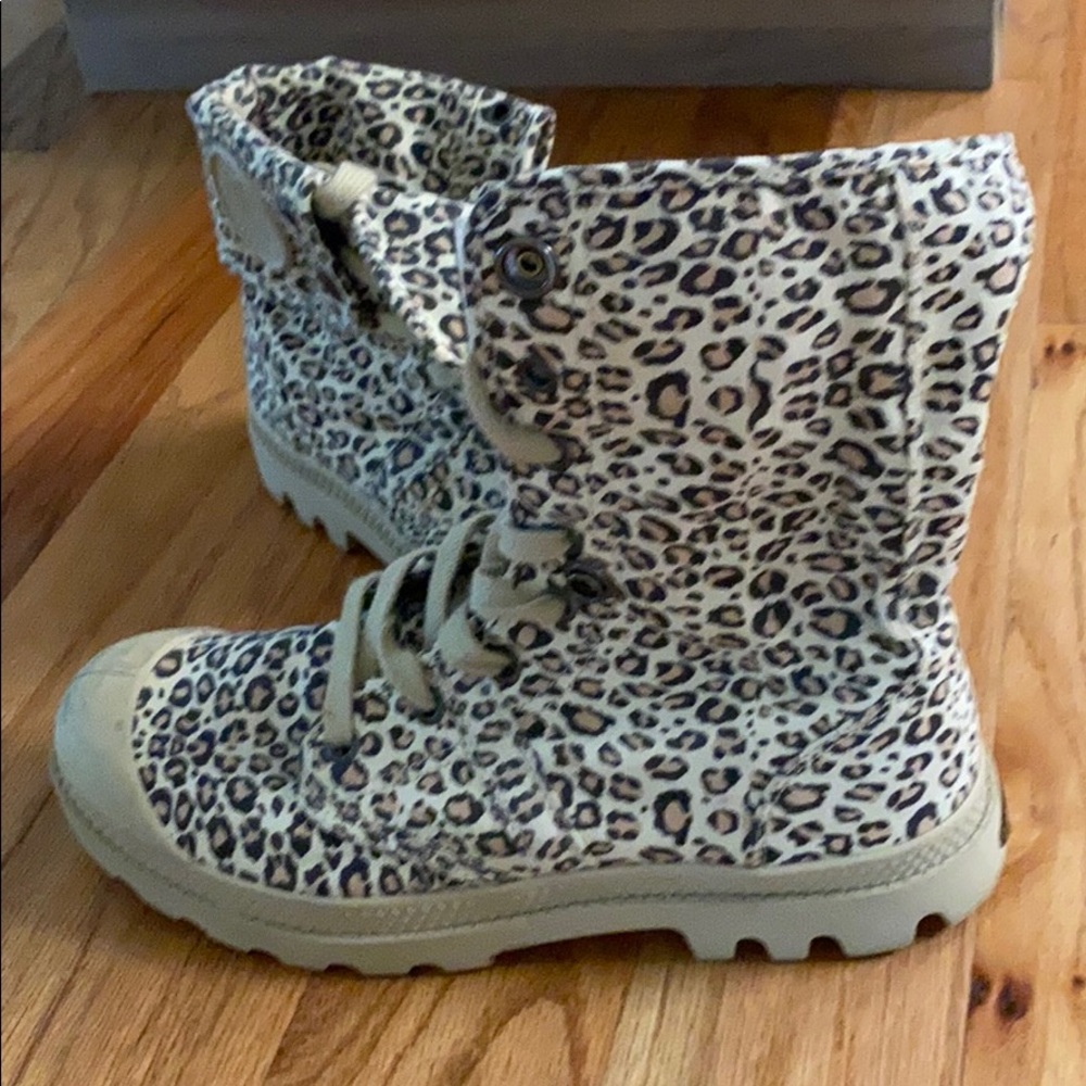 Sneakers - Picture 3 of 4